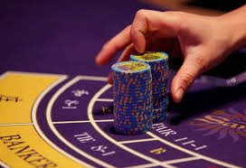 F8BET မိုဘိုင်း APP ကို Myanmar ဖုန်းတွင် ဒေါင်းလုဒ်ချနေသောမြင်ကွင်း